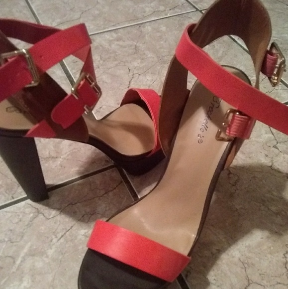 Shoes - Picture 3 of 4